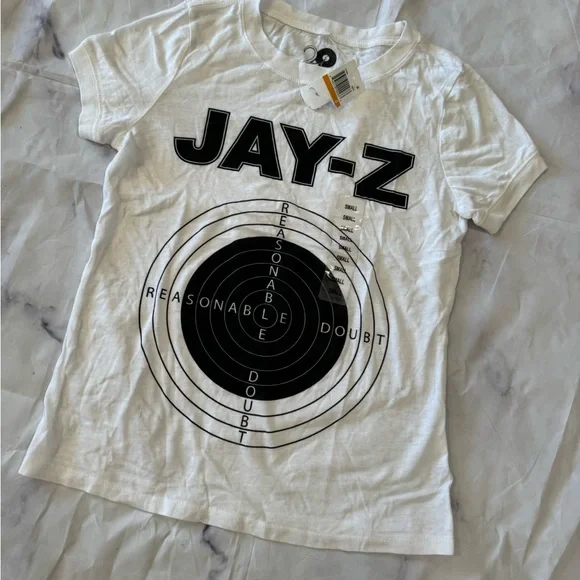 BUNDLE 2 ITEMS FOR $8✨
LAST PRICE🍒🤍 JAY-Z Reasonable doubt album cover top ✨ - Picture 4 of 9